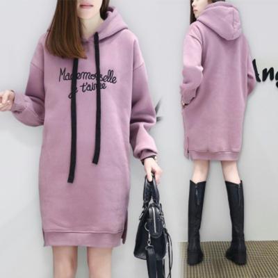 Neues lockeres Plüsch-Sweatshirt für Damen im Herbst und Winter. Pullover, mittellanges Sweatshirt mit gestickten Buchstaben für Damen