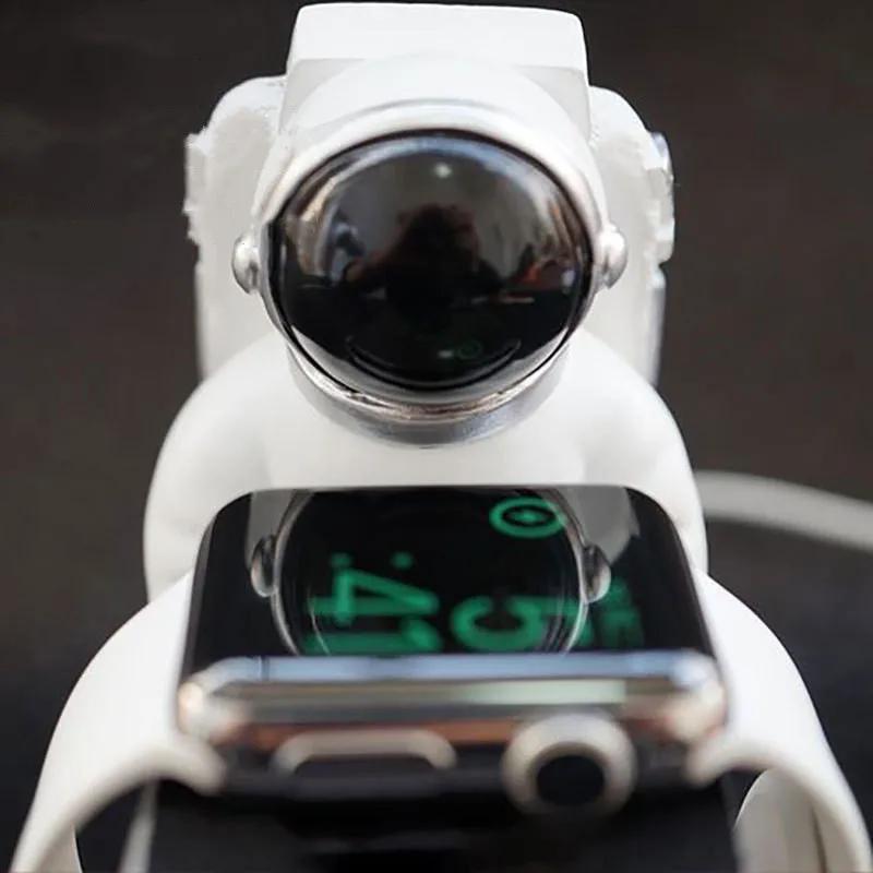 Desktop Decoration Astronaut Spaceman Wireless Charging Watch Stand Suitable for Huawei Watch Apple Watch