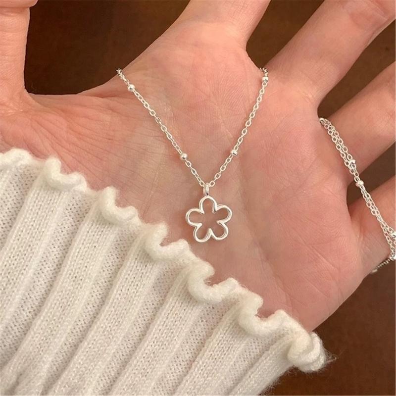 Silver Tone Flower Pendant Necklace for Women with Open Outline Design, Alloy Chain Jewelry for Date Night, Daily Wear and Commute Looks