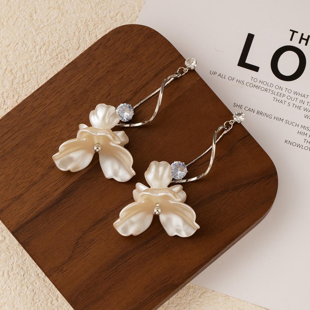 Sweet Long Diamond-Set White Flower Fringed Earrings Gentle Super Fairy French Vacation Seaside Exquisite Earrings
