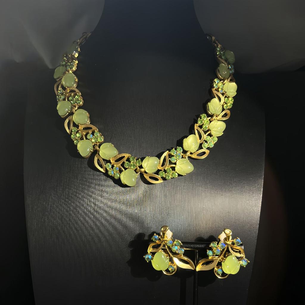 Vintage Fresh And Delicate Colored Diamond Leaf Hollow Ear Clip Set Three-Dimensional Design Green Necklace