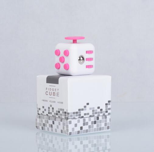 Fidget Cube Stress Angst Druckentlastendes Spielzeug Ideal für Erwachsene und Kinder [Geschenkidee] [Entspannendes Spielzeug] [Stressabbau] [Weiches Material]