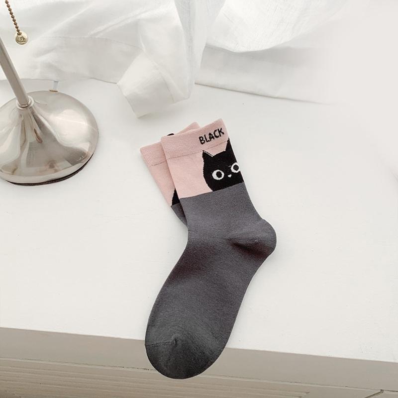 Fashionable Middle Calf Socks with Cartoon Cats Print in Soft Cotton Color Block Student Crew Socks Hosiery for Women