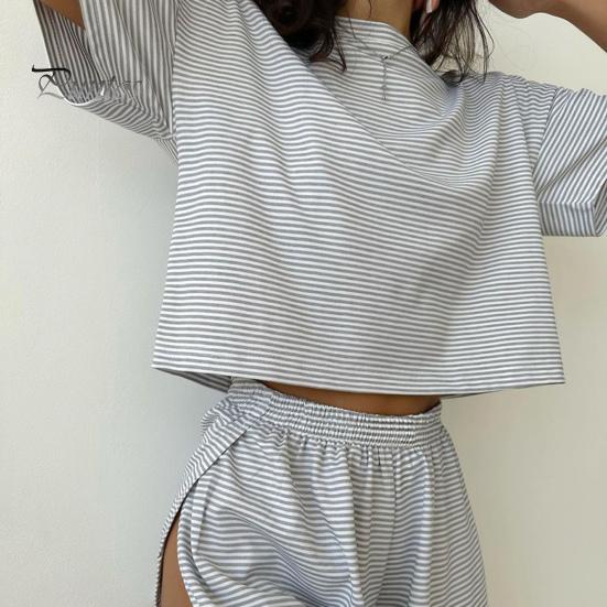 2 Teile/satz Sommer Homewear Top Und Hosen Anzug Gestreiften Pyjamas Lose Nachtwäsche Kurzarm T-shirt Elastische Taille Schlitz Shorts Set