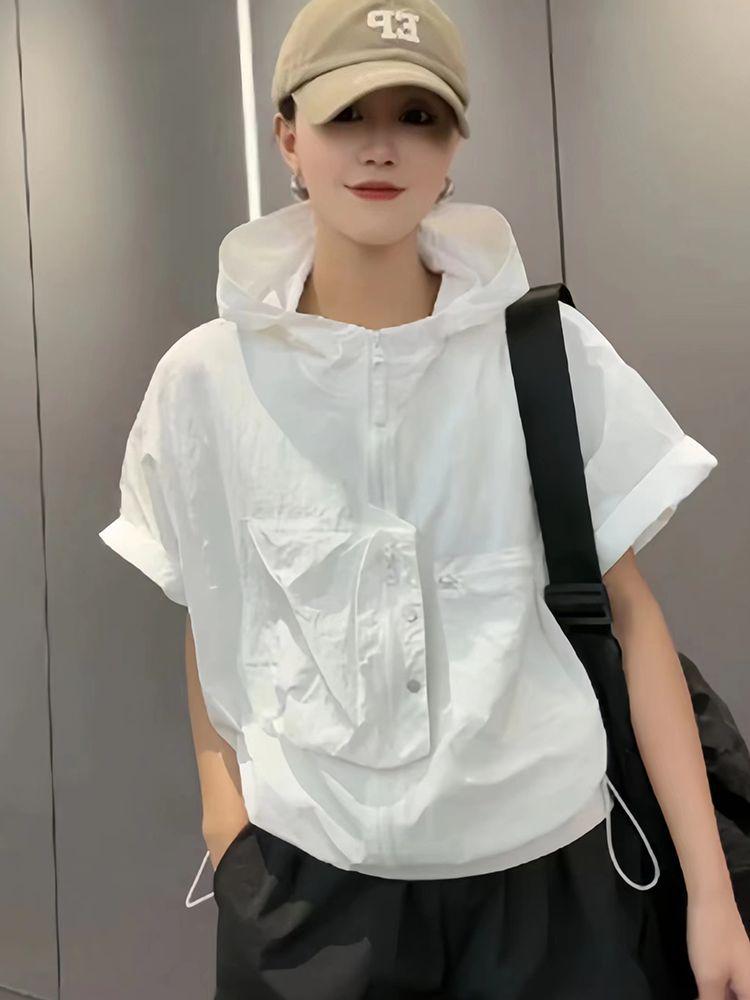 

Весенняя легкая куртка-ветровка с капюшоном и короткими рукавами на 2025 год M грязно-белый