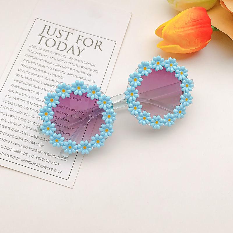 Cute floral-patterned sunglasses for children, offering UV protection, perfect for photoshoots and fashion shows, and a popular item