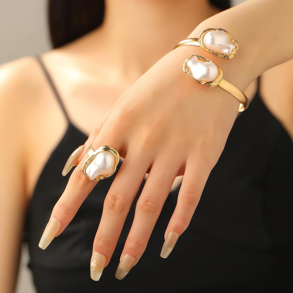 European and American Baroque Special-shaped Pearl Set Jewelry Women's High-end Necklace, Stud Earrings, Bracelet Collar