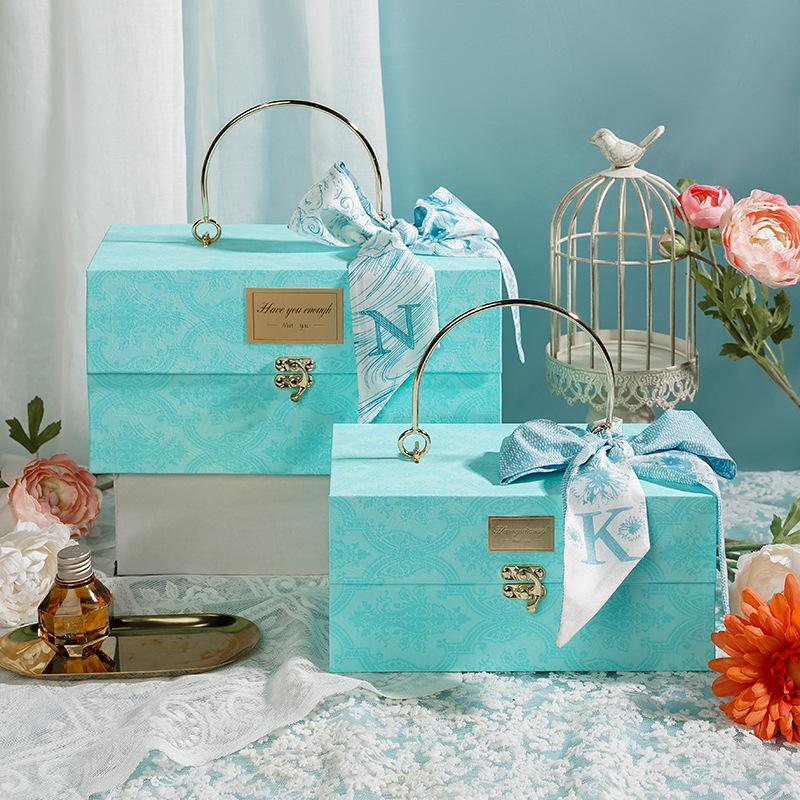 Red Wedding Favor Box with Silk Flower for Bridesmaids and Groomsmen