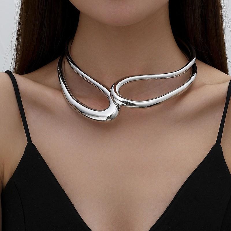 European and American accessories: exaggerated alloy twisted double-layer collar, sweet cool style simple choker bracelet