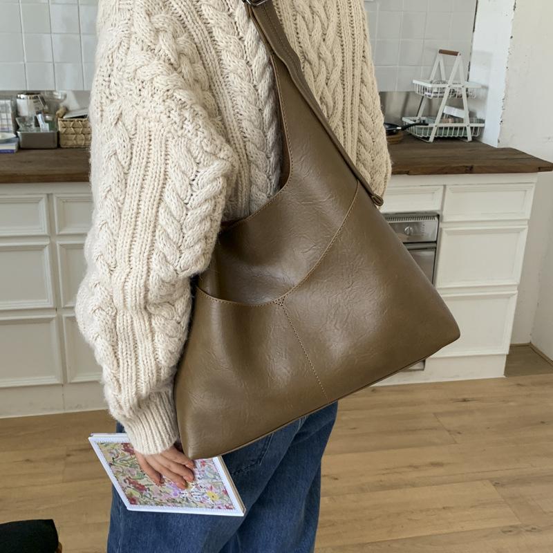 Large capacity tote bag women's 2025 new commuter women's bag high-end retro shoulder bag crossbody bucket bag