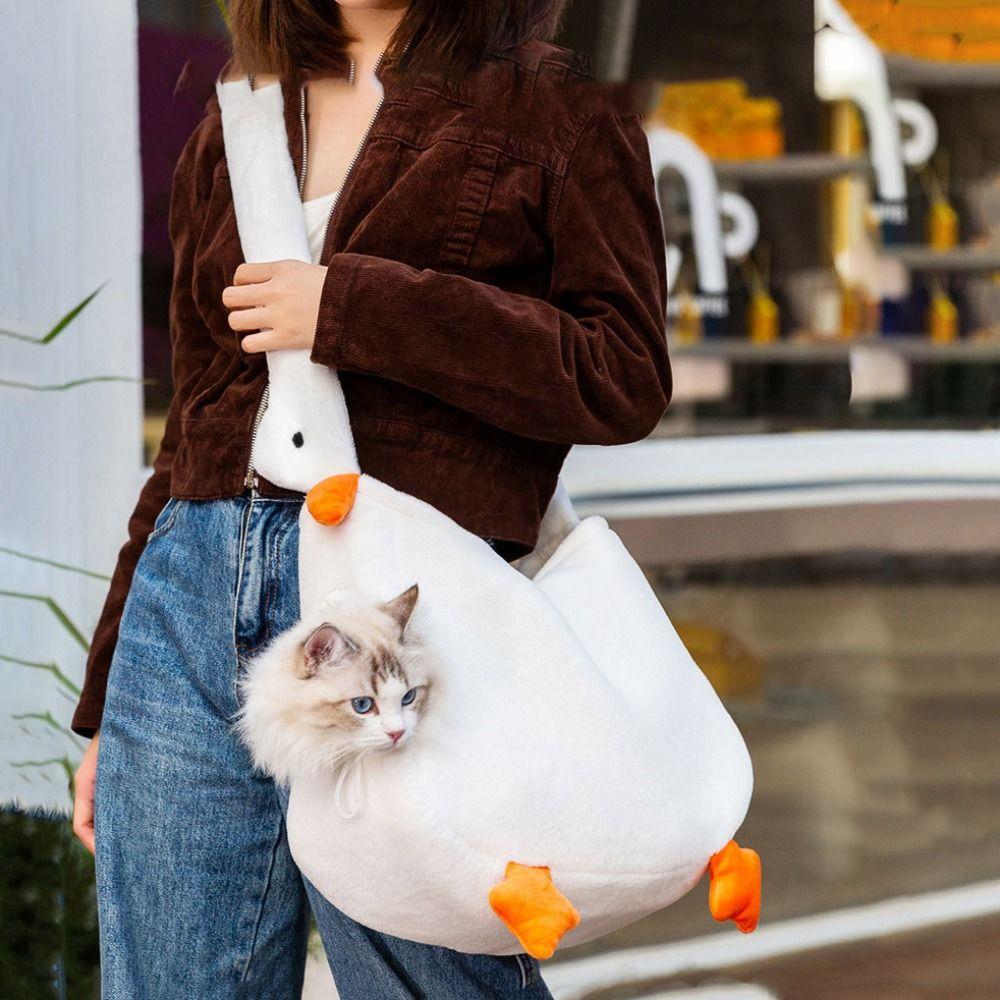 Cute Giraffe Pet Outgoing Bag Animal Shape Pet Plush Backpack Cat Transporter Bag  Winter