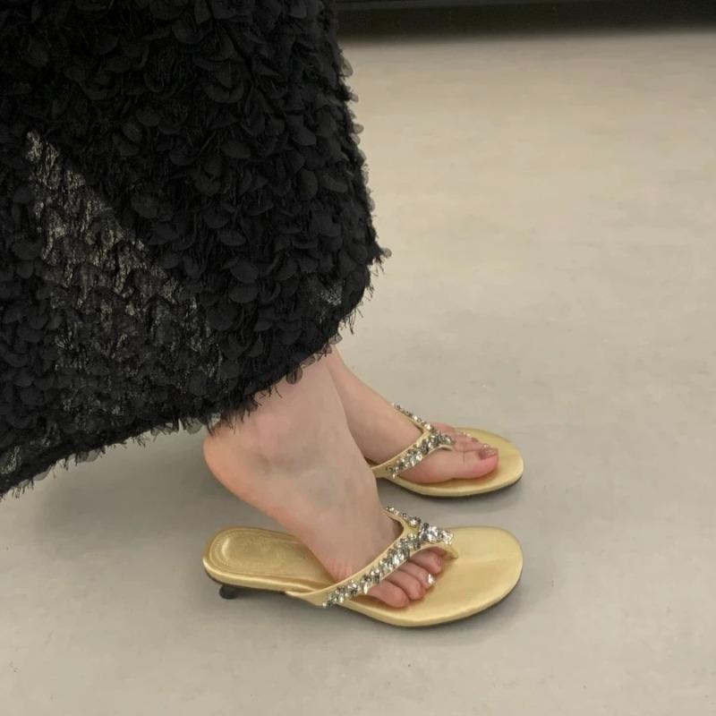 

Fashion Round-toe Rhinestone Clip-foot Special-shaped Heel Flip-flops Women s Summer Wear Non-slip Wear-resistant Cool Slippers 35