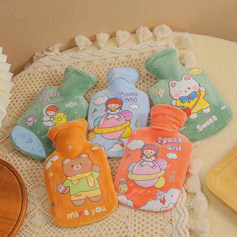Gumová termoláhev s vysokou hustotou a roztomilým plyšovým potahem - přenosné teplo pro miminka a studenty