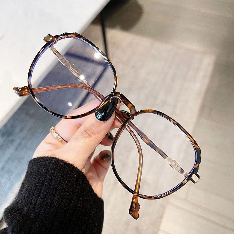 

Latest Fashionable Man Eyeglasses Round Shape Blue Lightweight Filtering Women s Glasses Top Quality TR90 Material Quality Frame Glasses for Women