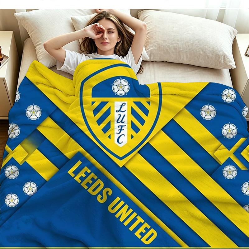 Leeds United Logo Print Flannel Blanket High Quality Warm Comfortable Cover for All Seasons Perfect for Gifts Home Decor