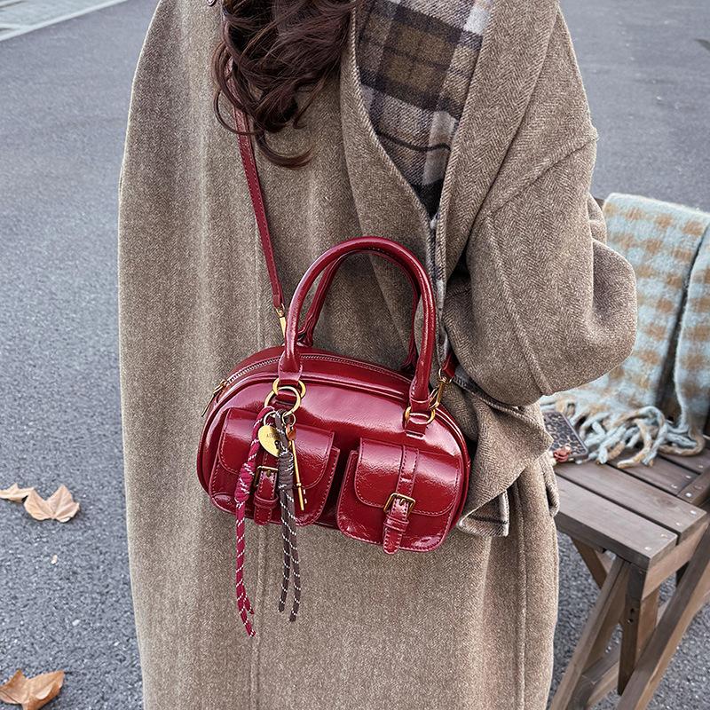 Small Bag Women's 2025 New Winter Women's Bag Versatile Fashion Shoulder Messenger Bag Casual Soft Leather Retro Small Square Bag