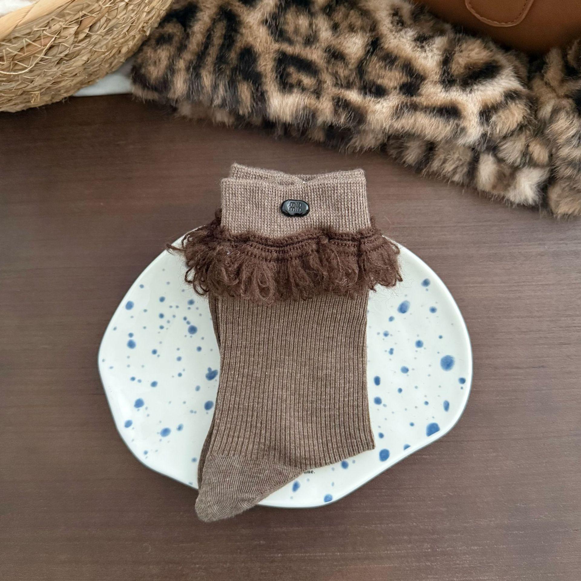 

Женские однотонные носки-гольфы средней длины с кружевом и пуговицами 1 pair кофейный