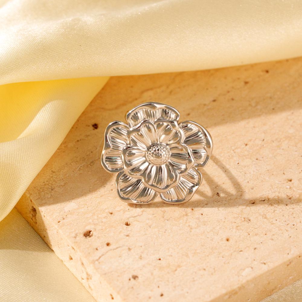 European & American Fashion Stainless Steel Flower Ring, 18k Gold-Plated Open Adjustable Jewelry