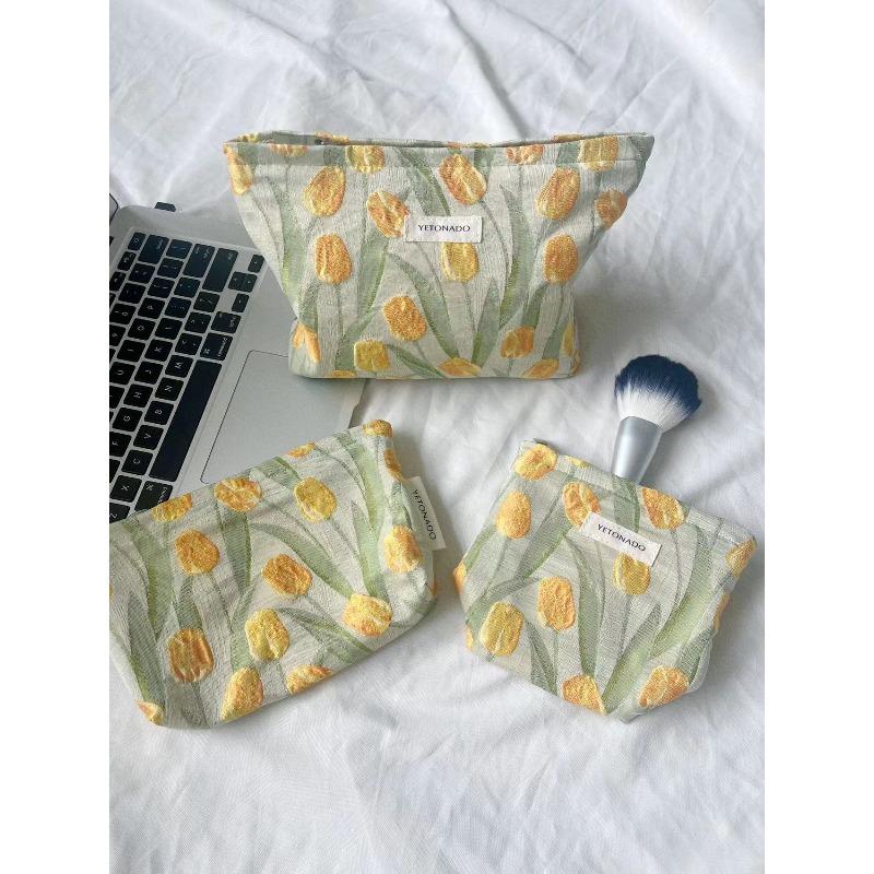 Large Capacity Travel Makeup Bag Vintage Cosmetic Pouch Portable Toiletry Organizer for Women Minimalist Clutch for Skincare Storage