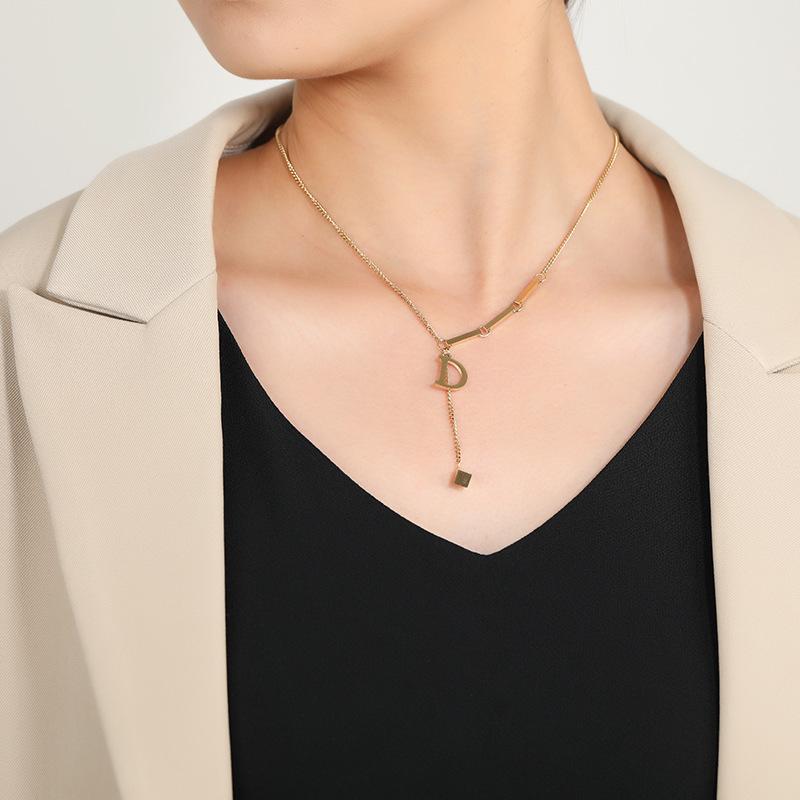 Small Gold Brick 18K Gold Titanium Steel Short Necklace Feminine Exquisite Temperament Retro Niche High-end Collarbone Chain Jewelry