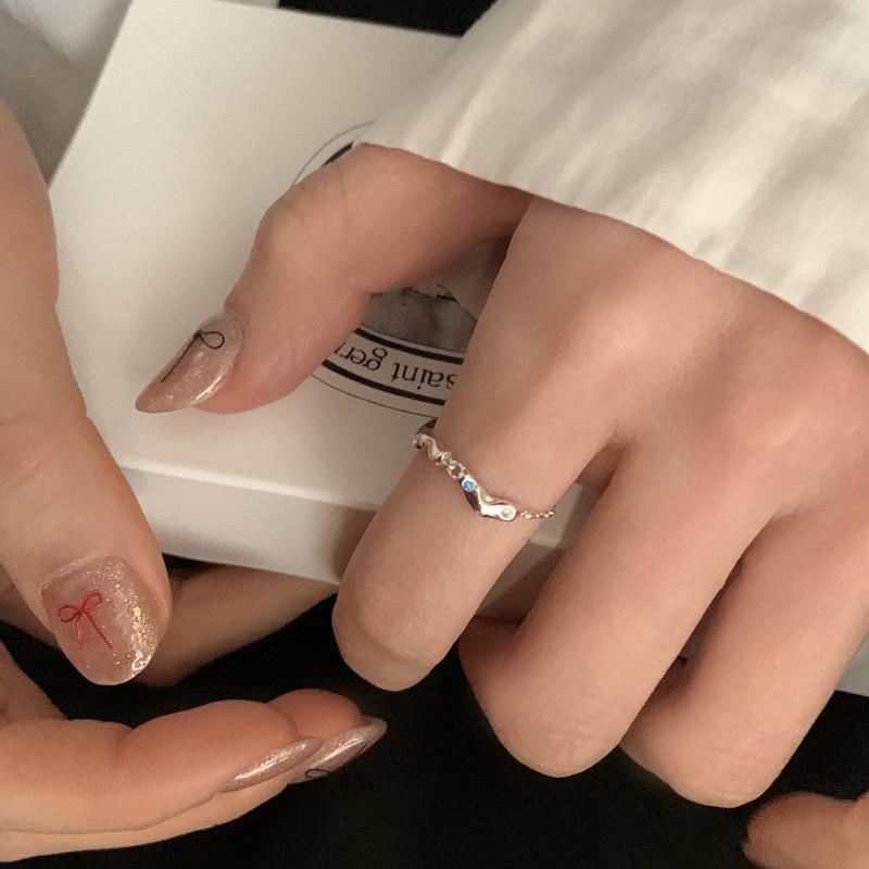 Unique Copper Fashionably Ring For Women With Vibrant Geometric Diamond Design