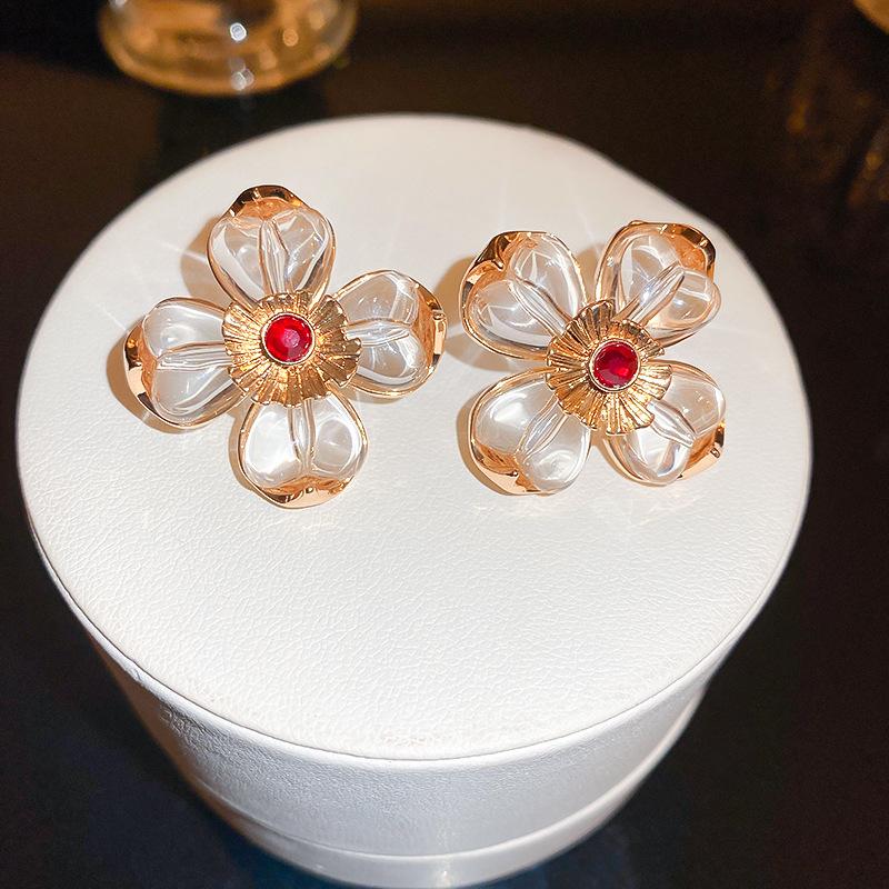 Серьги-гвоздики с искусственным жемчугом и цветами из бриллиантов, женские средневековые винтажные серьги, серьги легкой роскоши