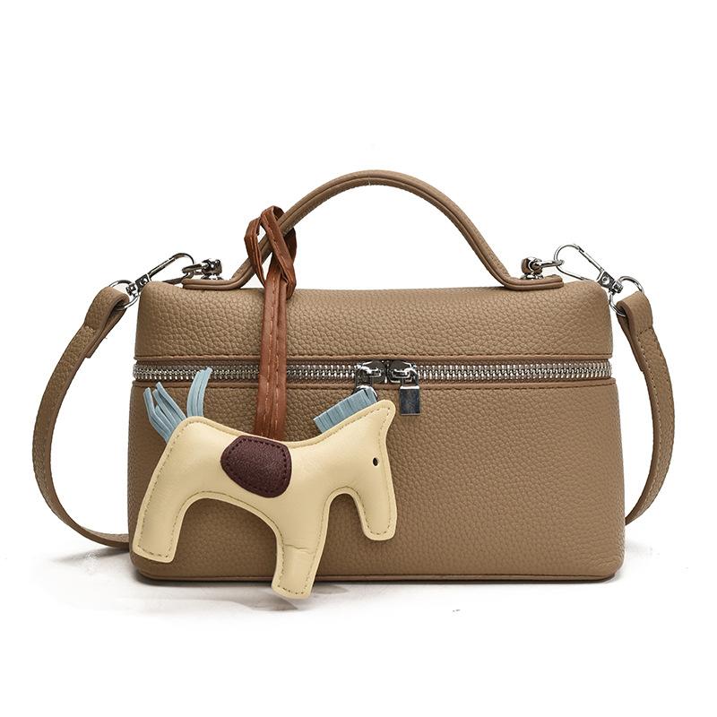 

Модная портативная маленькая квадратная сумка Женская Новая модная универсальная однотонная сумка через плечо with pendant хаки