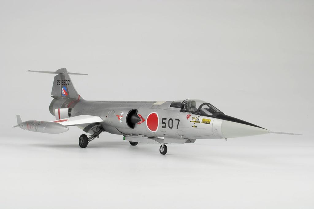 Platz Japan Air Force Starfighter 1984 204th Squadron 200th Anniversary Commemorative Paint Scheme Plastic Model Kit 1/48 Self-Defense F-104J "Glory"