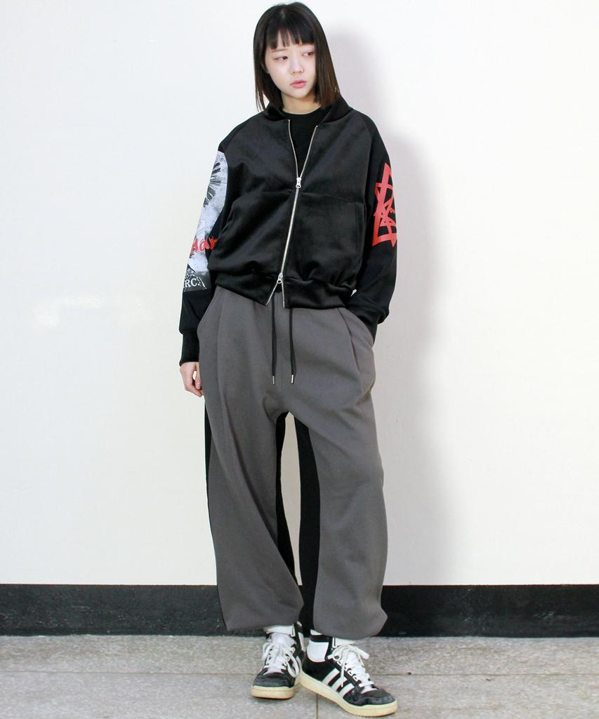 Deumakeu Color Match Side One-Pleat Wide String Pants Charcoal & Black