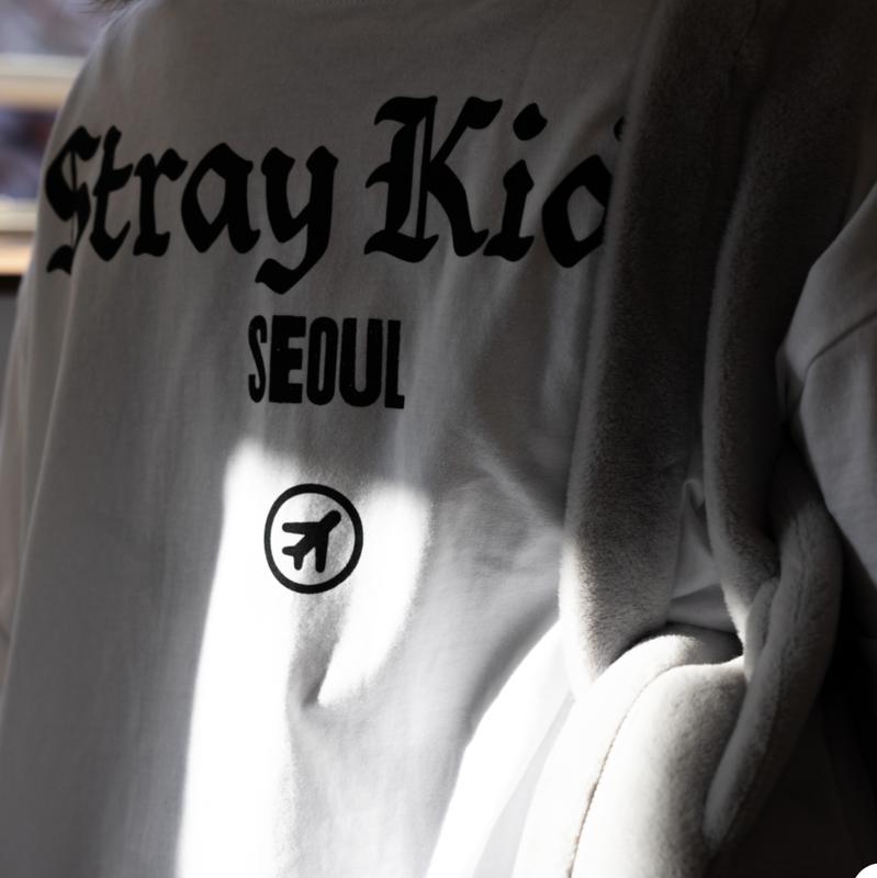(Předobjednávka) Stray Kids Tričko SEOUL Ver. - SKZOO Všude Kolem Celého Světa