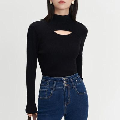 Maglione da donna TATU a trecce traforate