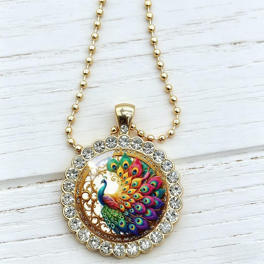 The Vintage Carved Pattern Peacock Cameo Necklace Is an Accessory That Conveys Noble Temperament and Good Wishes.