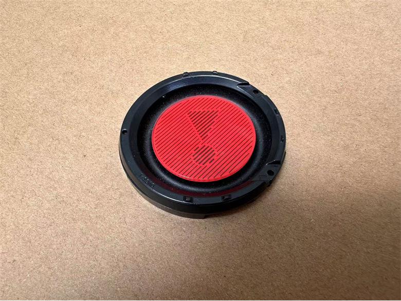 

Коаксіальний динамік JBL KALEIDO 4-го покоління 2,25 з низькочастотним динаміком, пасивним радіатором та діафрагмою