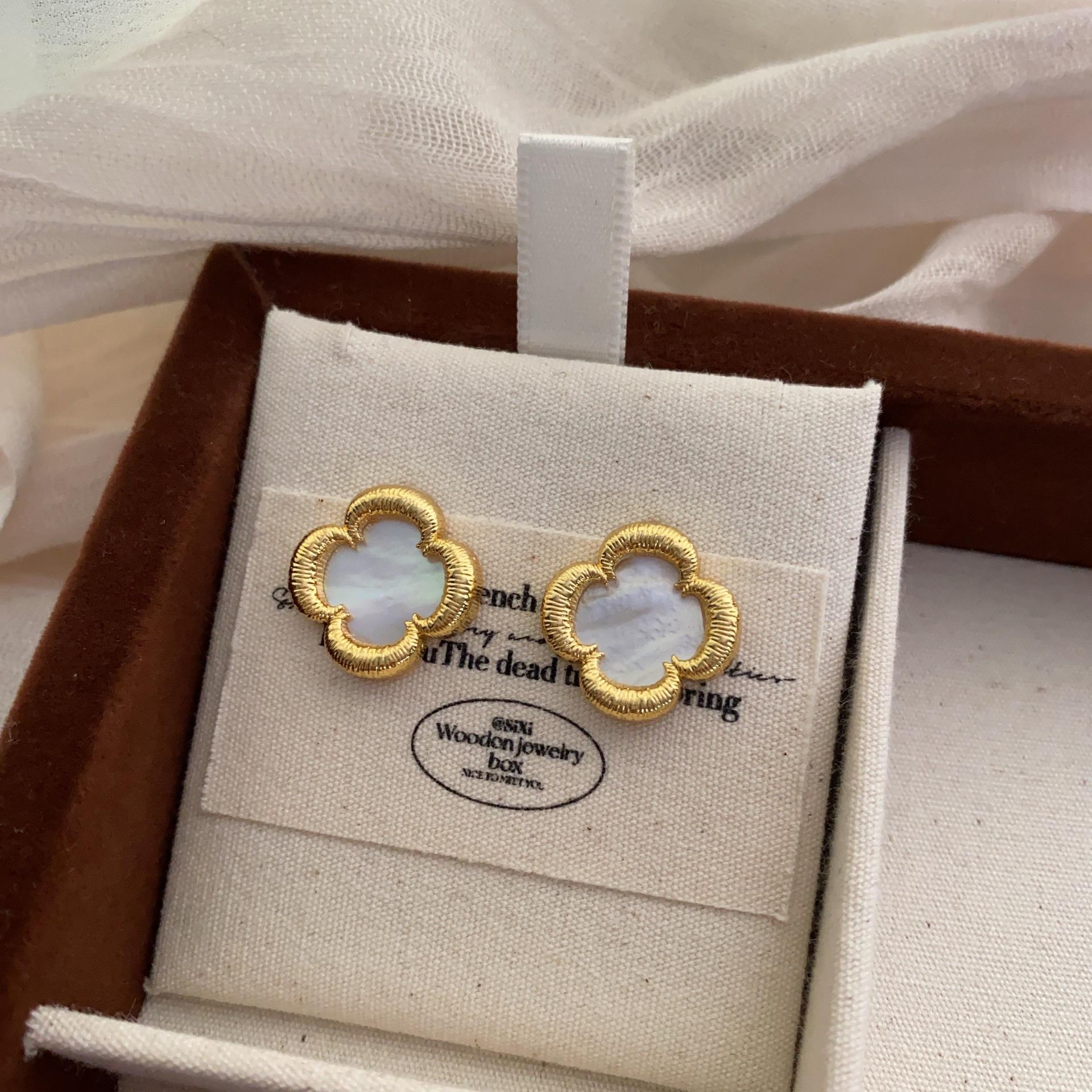 Нишевый Уникальный Дизайн Серьги-Гвоздики с Рисунком Цветка Рябчика Простые Высококачественные Женские Серьги Универсальные Серьги для Повседневной Носки