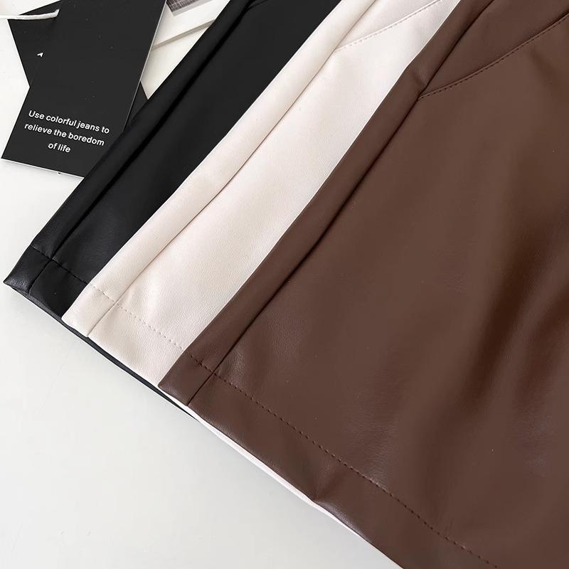 Damen Schwarze PU-Leder High-Waist Weitbein-Shorts - Herbst/Winter 2024 Kollektion