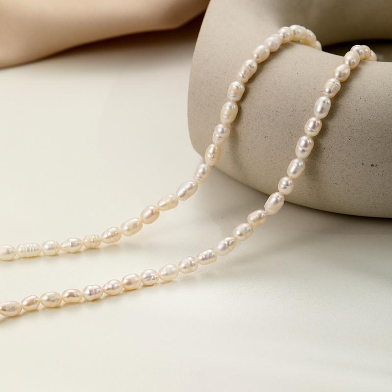 Vintage Style Dainty Freshwater Rice Pearl Necklace for Men and Women Minimalist Choker Necklace Layered Zircon For Mom Gift