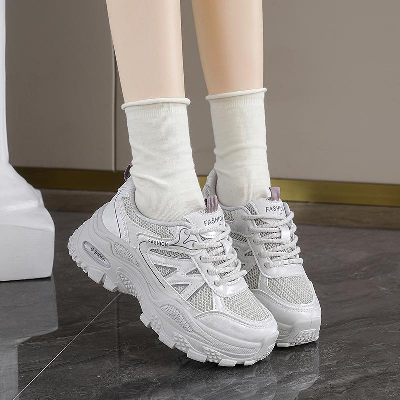 Women's White Chunky Retro Sneakers Platform Dad Shoes Thick Sole Retro Trainers Comfortable Cushioned Running Style Trainers for Daily Wear