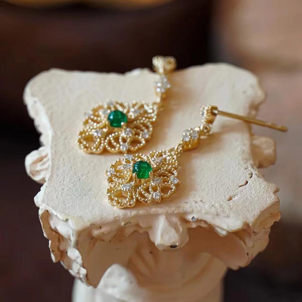 Court style emerald diamond earrings women's niche design lace hollow high-end earrings retro atmosphere elegant