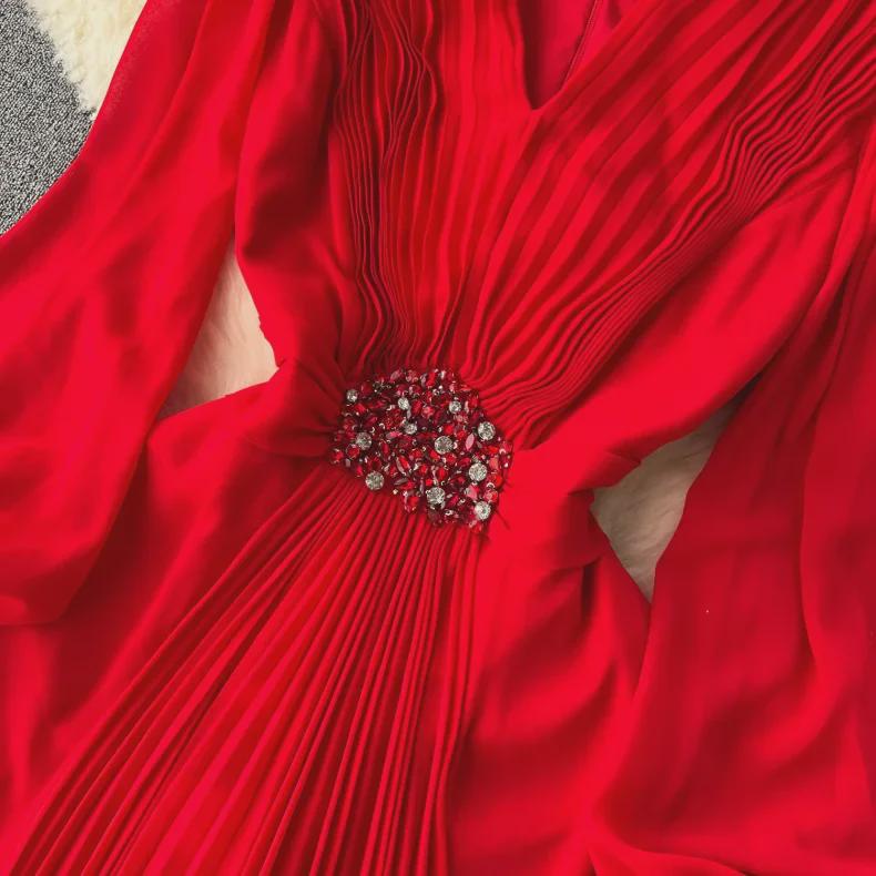 Elegant V-Neck Chiffon Dress with Waist-Cinching A-Line and Pleated Design