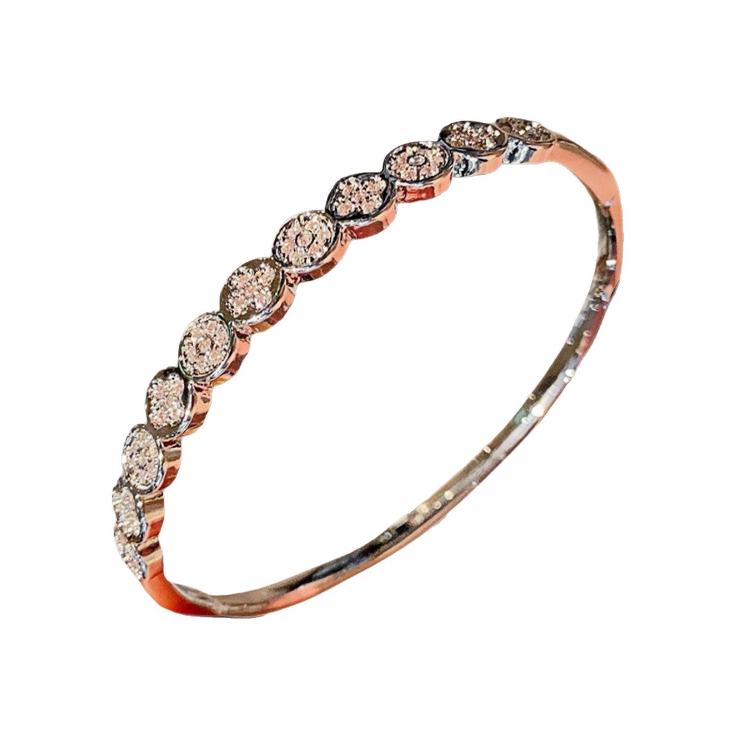 Элегантный европейский и американский цветочный браслет: Женский Высококлассный Легкий Люкс, Хип-Хоп Панк Стиль.