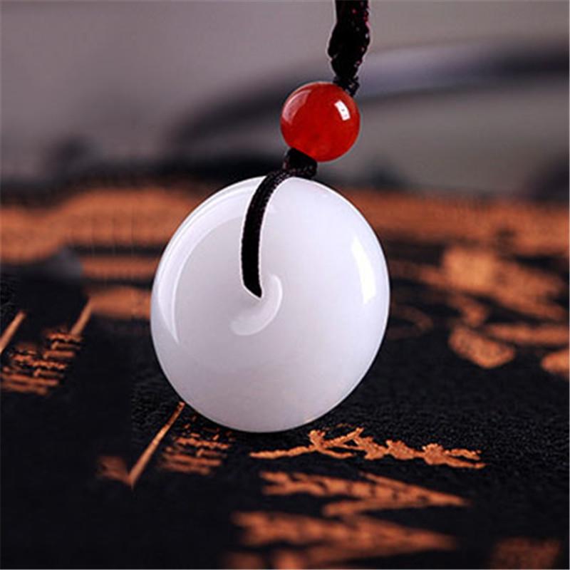 

Натуральный белый нефритовый круглый кулон с пряжкой безопасности, простое модное ожерелье, ювелирные изделия, мужские и женские аксессуары в том же стиле