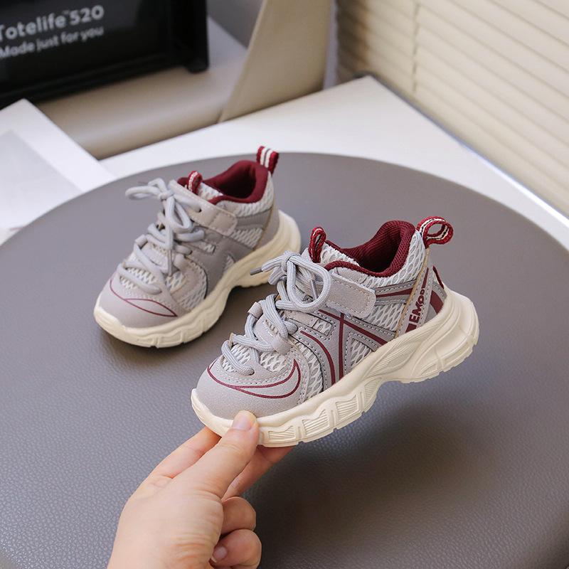 Children's sports shoes spring 2025 new light casual soft sole versatile pair of net shoes dad shoes male and female students