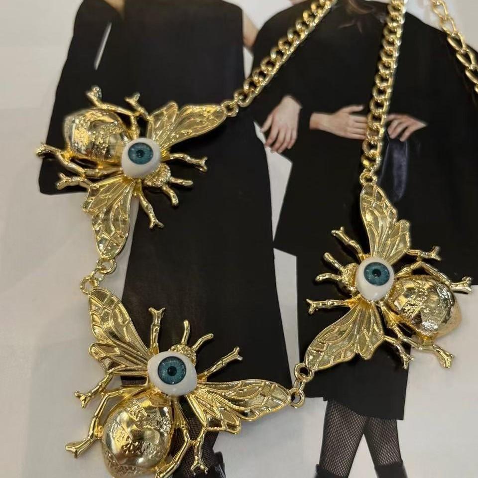 

Wind demon eye bee necklace, exaggerated retro metal collarbone chain, niche design necklace