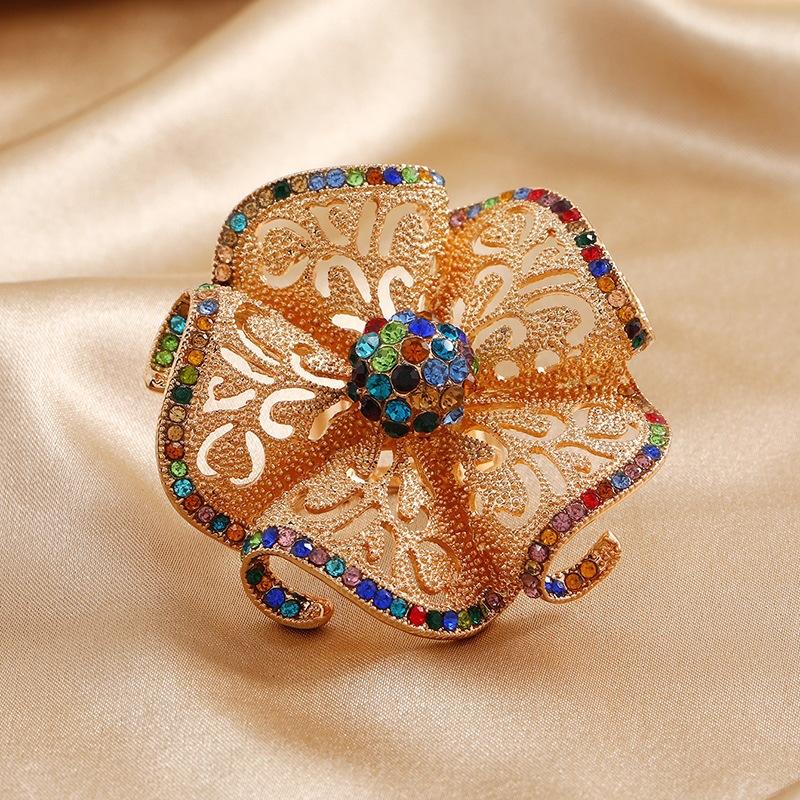 New high-end diamond inlaid flower opening ring with noble temperament, retro hollowed out diamond inlaid flower