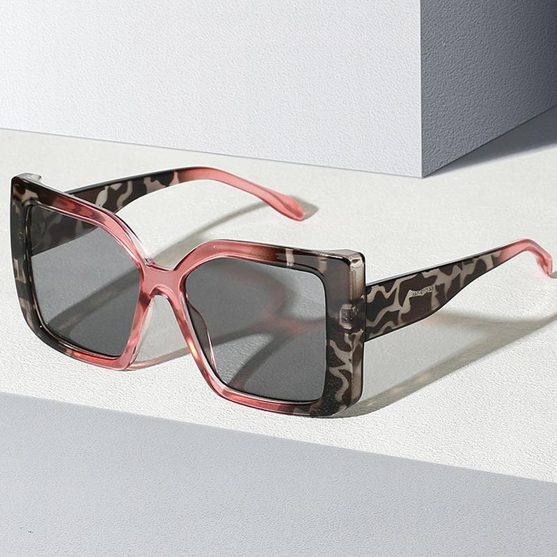 Oversized Cat Eye Sunglasses with Gradient Lenses Leopard Print Frames UV Protection Sun Glasses Anti-Glare PC Material Eyewear