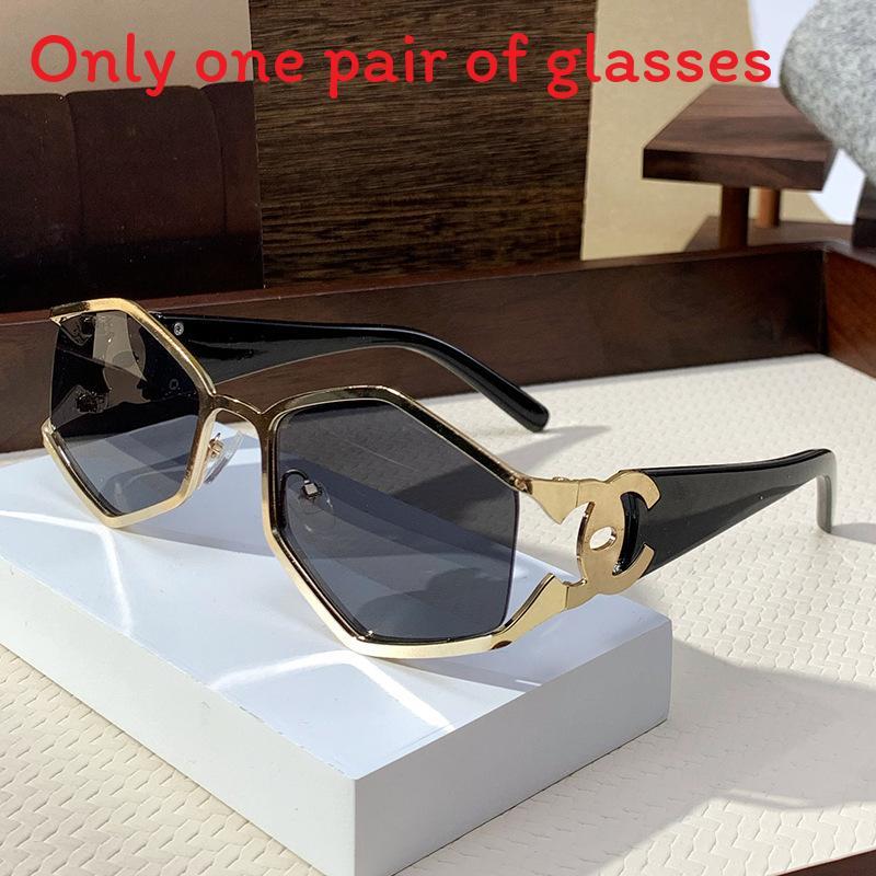 Geometric Square Sunglasses With Green Lenses And Metal Frame For Fashionable Outdoors