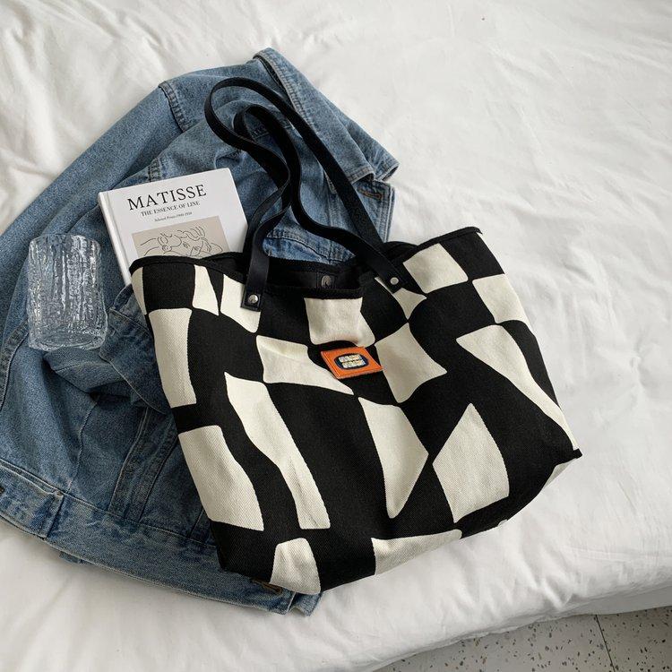 

Versatile autumn and winter canvas bag large bag female 2025 new college student class large capacity shoulder tote bag