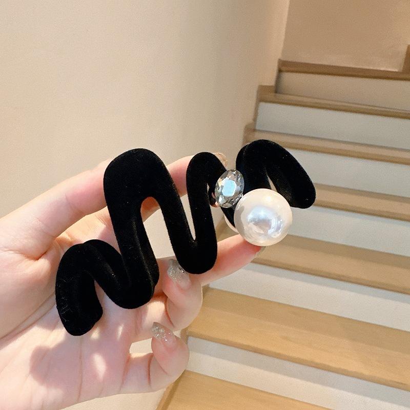 

Большая заколка для волос из флокированной жемчужной линии, Высокое качество, Минималистичная акриловая заколка для волос для женщин