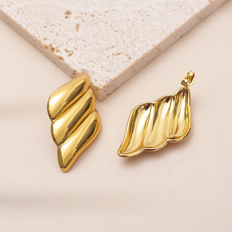 

European and American stainless steel smooth geometric three-layer wing stud earrings fashion personality niche design earrings earrings Ready to ship золотой
