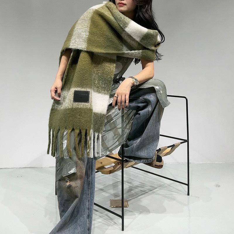 Niche design sense wool plaid contrasting color scarf women's autumn and winter warm scarf high-end tassel shawl